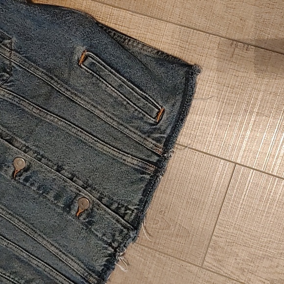 Levi's US S Short Jean Jacket with Arm Lace Up Detail - Picture 11 of 11